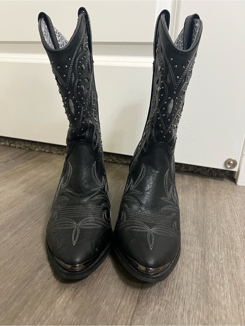 dingo Black Embroidered Lace-Up Western Boots with Stud Accents